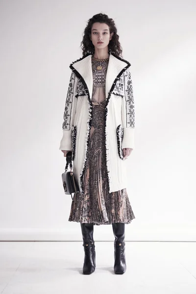 Look 28